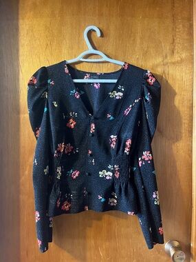 Woman’s free press Black Floral V-Neck Puff Sleeve Blouse Small